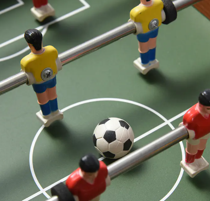 কিভাবে Foosball গেম কর্মক্ষেত্র টিম বিল্ডিং এবং উত্পাদনশীলতা উন্নত?